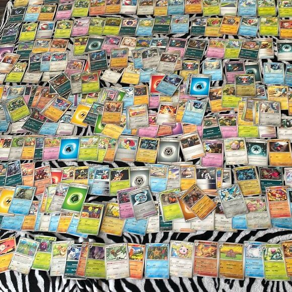 Huge extra large jumbo bundle of random assortment of pokemon playing cards - Picture 1 of 16